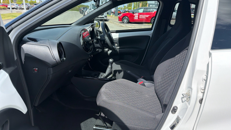 Toyota Aygo X 1.0 VVT-i Edge 5dr Petrol Hatchback
